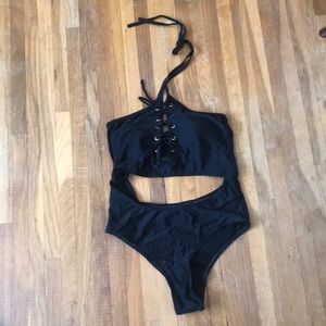 Never worn, doesn’t fit right